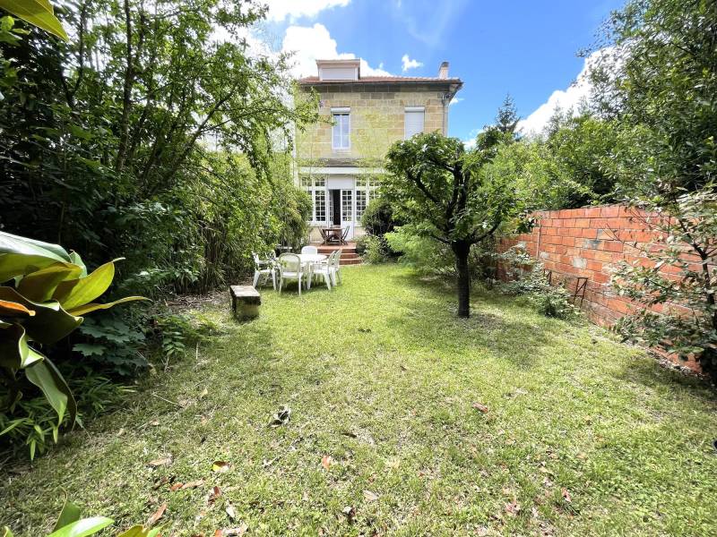 A vendre belle maison en pierre Bordeaux Caudéran Entre Primerose et Saint Augustin 